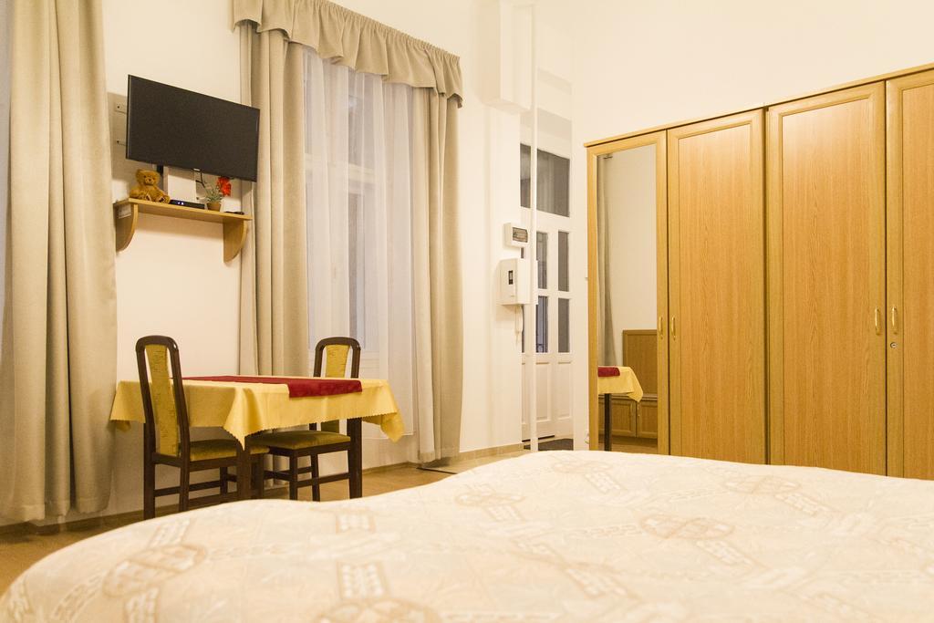 Authentic Klauzal Apartment Budapest Eksteriør billede