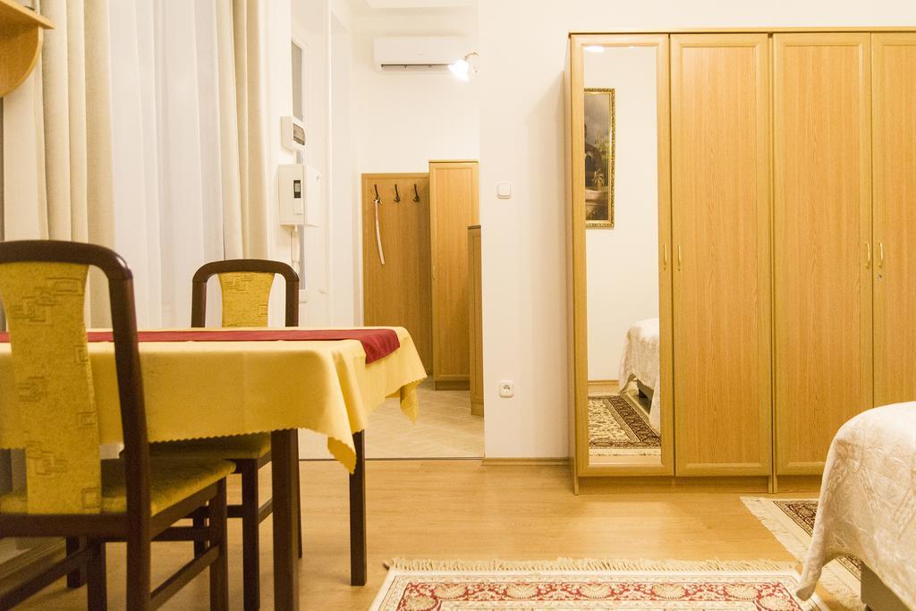 Authentic Klauzal Apartment Budapest Eksteriør billede