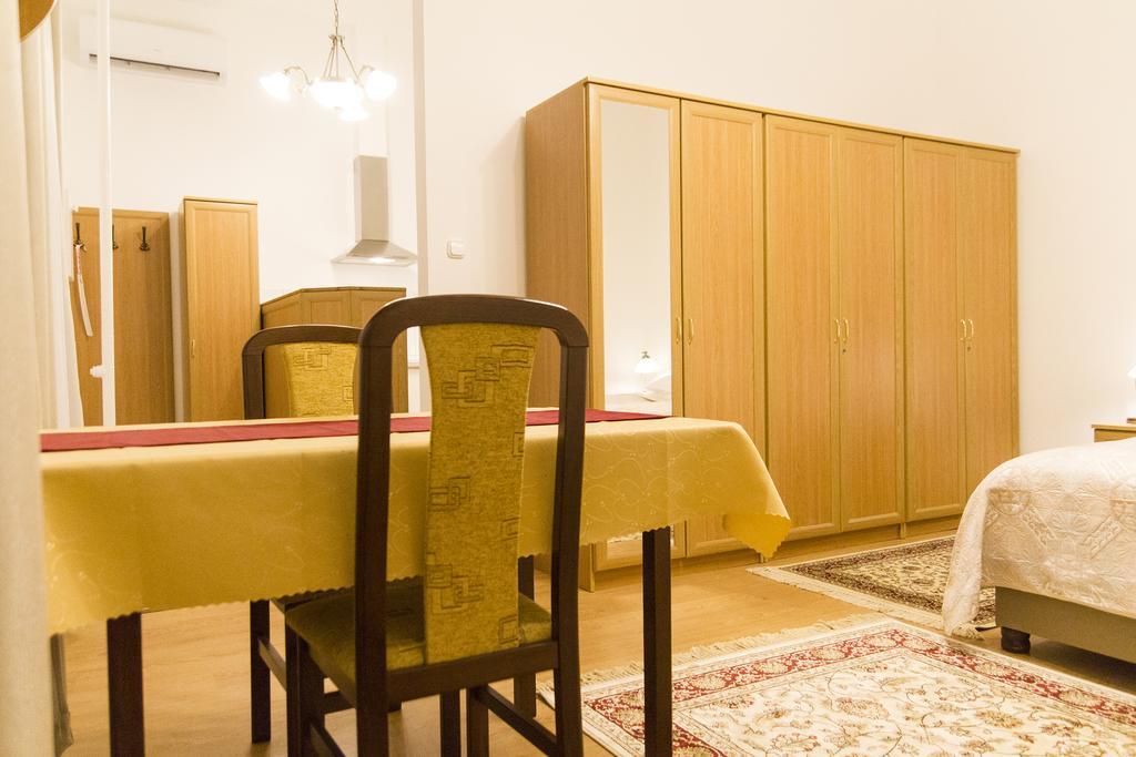 Authentic Klauzal Apartment Budapest Eksteriør billede